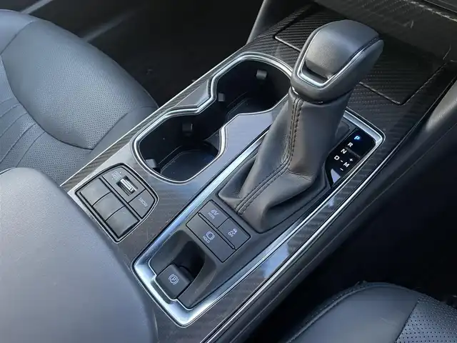 トヨタ クラウン ハイブリッド RS アドバンス 大阪府 2022(令4)年 3.6万km シルバーマイカM ワンオーナー/禁煙車/純正ナビ（12.3インチ）/（FM/AM・TV・DVD/CD・Bluetooth）/プリクラッシュセーフティー/クリアランスソナー/ブラインドスポットモニター/レーダークルーズコントロール/ロードサインアシスト/ドライブモード/（ノーマル・コンフォート・スポーツS・スポーツS＋・エコ）/純正18インチアルミホイール/ドライブレコーダー(前後)/ハンドルヒーター/シートヒーター/ブレーキホールド/USB端子X2/ETC2.0/本革巻きステアリング/取扱説明書/保証書