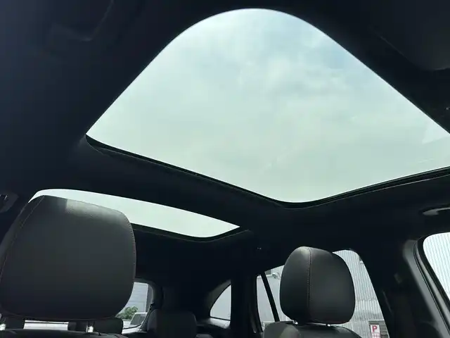 メルセデス・ベンツ ＧＬＡ２００ｄ 4マチック 大阪府 2020(令2)年 6.3万km マウンテングレー 純正１０インチナビ/(フルセグ/BT/CD/DVD)/パノラマルーフ/レーダークルーズコントロール/全方位モニター/ブラインドスポットモニター/パドルシフト/衝突軽減システム/レーンキープアシスト/前後コーナーセンサー/電動リアゲート/ハーフレザーシート/前席パワーシート/前席シートヒーター/純正１９インチAW/ETC2.0/保証書/取扱説明書/スペアキー　あり