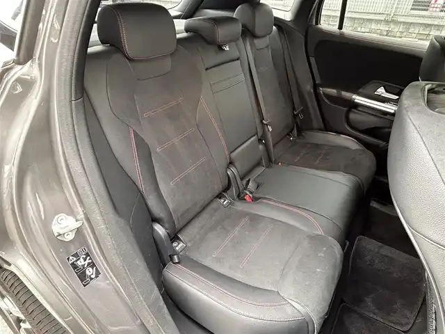 メルセデス・ベンツ ＧＬＡ２００ｄ 4マチック 大阪府 2020(令2)年 6.3万km マウンテングレー 純正１０インチナビ/(フルセグ/BT/CD/DVD)/パノラマルーフ/レーダークルーズコントロール/全方位モニター/ブラインドスポットモニター/パドルシフト/衝突軽減システム/レーンキープアシスト/前後コーナーセンサー/電動リアゲート/ハーフレザーシート/前席パワーシート/前席シートヒーター/純正１９インチAW/ETC2.0/保証書/取扱説明書/スペアキー　あり