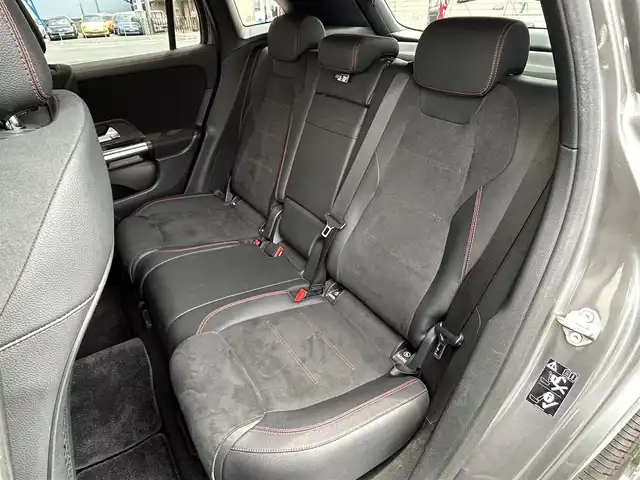 メルセデス・ベンツ ＧＬＡ２００ｄ 4マチック 大阪府 2020(令2)年 6.3万km マウンテングレー 純正１０インチナビ/(フルセグ/BT/CD/DVD)/パノラマルーフ/レーダークルーズコントロール/全方位モニター/ブラインドスポットモニター/パドルシフト/衝突軽減システム/レーンキープアシスト/前後コーナーセンサー/電動リアゲート/ハーフレザーシート/前席パワーシート/前席シートヒーター/純正１９インチAW/ETC2.0/保証書/取扱説明書/スペアキー　あり