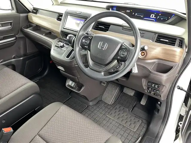ホンダ フリード G ホンダセンシング 福島県 2020(令2)年 5.2万km プラチナホワイトパール ホンダセンシング　/・CMBS/・車線逸脱警報/・レーンアシスト/・レーダークルーズコントロール/バックカメラ　/純正ナビゲーション/【AM/FM/DVD/CD/Bluetooth/フルセグ】/型番:VXM-205CI/ドライブレコーダー　/両側パワースライドドア　/コーナーセンサー　/プッシュスタート　/・スマートキー　/・スペアキー　/ＬＥＤライト　/・オートライト　/寒冷地仕様　/ウィンカーミラー　/純正フロアマット/