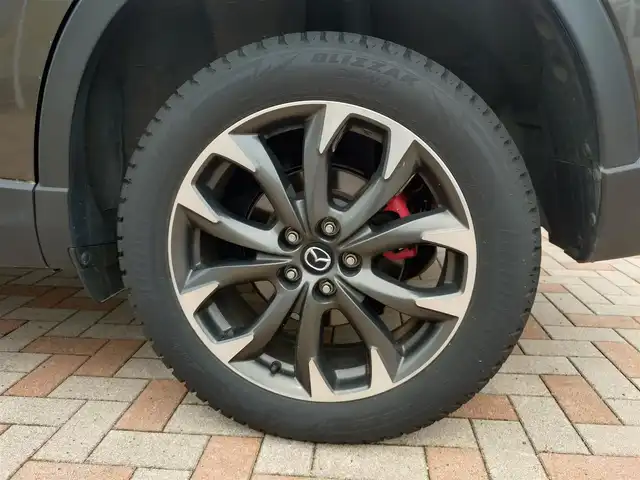 マツダ ＣＸ－５ XD Lパッケージ 新潟県 2016(平28)年 10.9万km チタニウムフラッシュマイカ (株)IDOMが運営する【じしゃロン新潟店】の自社ローン専用車両になります。/こちらは現金またはオートローンご利用時の価格です。自社ローンご希望の方は別途その旨お申付け下さい/ワンオーナー/4WD/純正SDナビ/FM/AM/CD/DVD視聴可能/フルセグTV視聴可能(走行中視聴不可)/Bluetooth/USB/AUX接続可能/バックカメラ/ETC/クルーズコントロール/プッシュスタート/電動パーキングブレーキ/シートメモリー機能/パワーシート(D席+N席)/シートヒーター(D席+N席)/レーンキープアシスト機能/電動格納ウィンカーミラー/コーナーセンサー(後方のみ)/スマートキー/取扱説明書