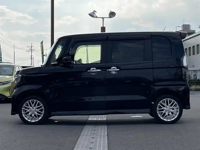ホンダ Ｎ ＢＯＸ カスタム L ターボ 群馬県 2021(令3)年 4万km クリスタルブラックパール ホンダセンシング/・衝突軽減ブレーキ/・先行車発進お知らせ/・路外逸脱抑制機能/・標識認識機能/・アダプティブクルーズコントロール/・車線維持支援システム/・オートハイビーム/純正SDナビ/　　Bluetooth/フルセグ/CD/DVD/SD/    FM/AM/USB/ipod/AUX/バックカメラ/両側パワースライドドア/オートLEDヘッドライト/ハーフレザー/前席シートヒーター/4WD/パーキングセンサー/プッシュスタート/ステアリングスイッチ/純正フロアマット/純正15アルミホイール/前後ドライブレコーダー/ビルドインETC