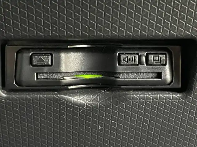 ダイハツ タント カスタム X 岡山県 2023(令5)年 1.3万km シャイニングホワイトパール 純正９型ディスプレイオーディオ　/【BT/HDMI接続/フルセグ/Carplay】/両側パワースライドドア　/シートヒーター　/ＬＥＤヘッドライト　/ＥＴＣ　/バックカメラ　　/コーナーセンサー前後/オートハイビーム　/アイドリングストップ/踏み間違い防止/オートブレーキホールド/後席サンシェイド/ステアリングスイッチ/ドアバイザー/新車保証書/取扱説明書/スペアキー×1