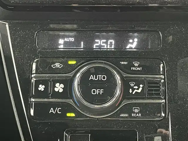 ダイハツ タント カスタム X 岡山県 2023(令5)年 1.3万km シャイニングホワイトパール 純正９型ディスプレイオーディオ　/【BT/HDMI接続/フルセグ/Carplay】/両側パワースライドドア　/シートヒーター　/ＬＥＤヘッドライト　/ＥＴＣ　/バックカメラ　　/コーナーセンサー前後/オートハイビーム　/アイドリングストップ/踏み間違い防止/オートブレーキホールド/後席サンシェイド/ステアリングスイッチ/ドアバイザー/新車保証書/取扱説明書/スペアキー×1