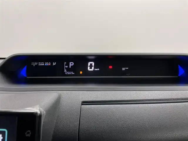 ダイハツ タント カスタム X 岡山県 2023(令5)年 1.3万km シャイニングホワイトパール 純正９型ディスプレイオーディオ　/【BT/HDMI接続/フルセグ/Carplay】/両側パワースライドドア　/シートヒーター　/ＬＥＤヘッドライト　/ＥＴＣ　/バックカメラ　　/コーナーセンサー前後/オートハイビーム　/アイドリングストップ/踏み間違い防止/オートブレーキホールド/後席サンシェイド/ステアリングスイッチ/ドアバイザー/新車保証書/取扱説明書/スペアキー×1