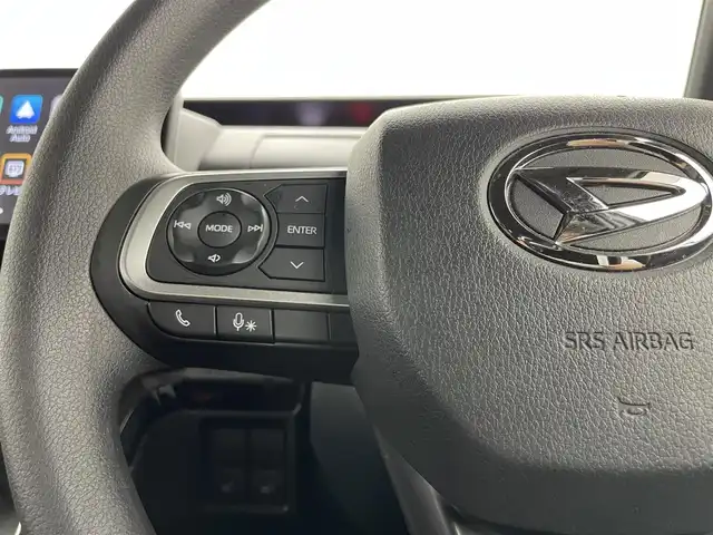 ダイハツ タント カスタム X 岡山県 2023(令5)年 1.3万km シャイニングホワイトパール 純正９型ディスプレイオーディオ　/【BT/HDMI接続/フルセグ/Carplay】/両側パワースライドドア　/シートヒーター　/ＬＥＤヘッドライト　/ＥＴＣ　/バックカメラ　　/コーナーセンサー前後/オートハイビーム　/アイドリングストップ/踏み間違い防止/オートブレーキホールド/後席サンシェイド/ステアリングスイッチ/ドアバイザー/新車保証書/取扱説明書/スペアキー×1