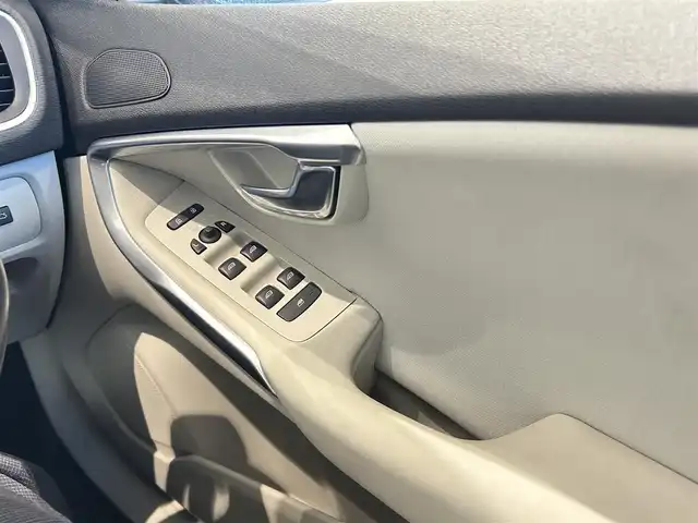 ボルボ Ｖ４０ T3 タックエディション 福岡県 2019(平31)年 3.5万km デニムブルーメタリック ナビ　/バックカメラ　/コーナーセンサー　/ＣＤ／ＤＶＤ　/ＡＣＣ　/ＢＳＭ　/レーンキープ　/衝突軽減Ｂ　/ハーフレザーシート　/シートヒーター　/スマートキー　/ＬＥＤヘッドライト　/純正１６インチＡＷ　/ＥＴＣ