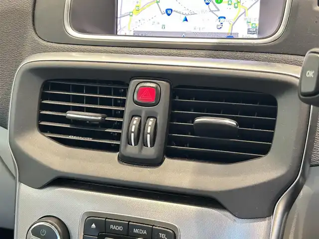 ボルボ Ｖ４０ T3 タックエディション 福岡県 2019(平31)年 3.5万km デニムブルーメタリック ナビ　/バックカメラ　/コーナーセンサー　/ＣＤ／ＤＶＤ　/ＡＣＣ　/ＢＳＭ　/レーンキープ　/衝突軽減Ｂ　/ハーフレザーシート　/シートヒーター　/スマートキー　/ＬＥＤヘッドライト　/純正１６インチＡＷ　/ＥＴＣ