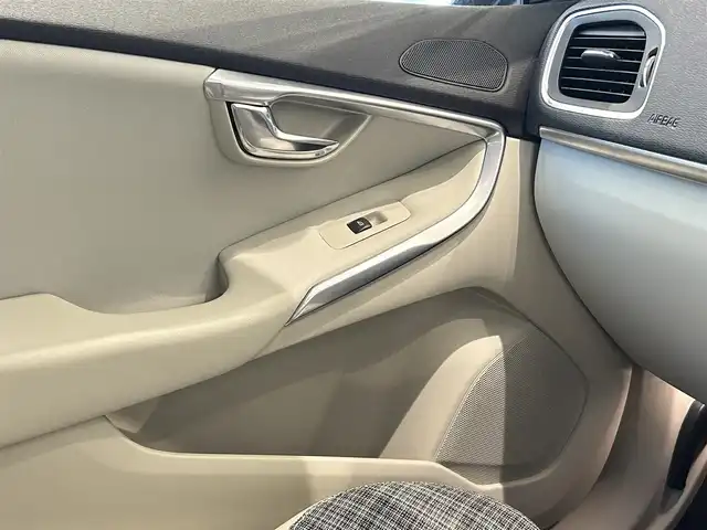 ボルボ Ｖ４０ T3 タックエディション 福岡県 2019(平31)年 3.5万km デニムブルーメタリック ナビ　/バックカメラ　/コーナーセンサー　/ＣＤ／ＤＶＤ　/ＡＣＣ　/ＢＳＭ　/レーンキープ　/衝突軽減Ｂ　/ハーフレザーシート　/シートヒーター　/スマートキー　/ＬＥＤヘッドライト　/純正１６インチＡＷ　/ＥＴＣ