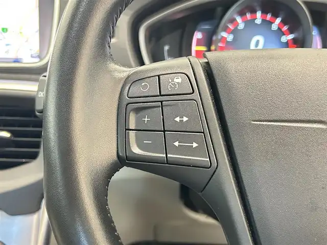 ボルボ Ｖ４０ T3 タックエディション 福岡県 2019(平31)年 3.5万km デニムブルーメタリック ナビ　/バックカメラ　/コーナーセンサー　/ＣＤ／ＤＶＤ　/ＡＣＣ　/ＢＳＭ　/レーンキープ　/衝突軽減Ｂ　/ハーフレザーシート　/シートヒーター　/スマートキー　/ＬＥＤヘッドライト　/純正１６インチＡＷ　/ＥＴＣ