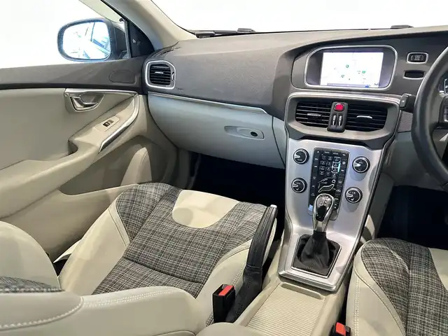 ボルボ Ｖ４０ T3 タックエディション 福岡県 2019(平31)年 3.5万km デニムブルーメタリック ナビ　/バックカメラ　/コーナーセンサー　/ＣＤ／ＤＶＤ　/ＡＣＣ　/ＢＳＭ　/レーンキープ　/衝突軽減Ｂ　/ハーフレザーシート　/シートヒーター　/スマートキー　/ＬＥＤヘッドライト　/純正１６インチＡＷ　/ＥＴＣ