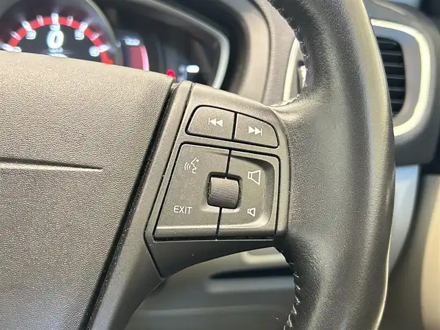 ボルボ Ｖ４０ T3 タックエディション 福岡県 2019(平31)年 3.5万km デニムブルーメタリック ナビ　/バックカメラ　/コーナーセンサー　/ＣＤ／ＤＶＤ　/ＡＣＣ　/ＢＳＭ　/レーンキープ　/衝突軽減Ｂ　/ハーフレザーシート　/シートヒーター　/スマートキー　/ＬＥＤヘッドライト　/純正１６インチＡＷ　/ＥＴＣ