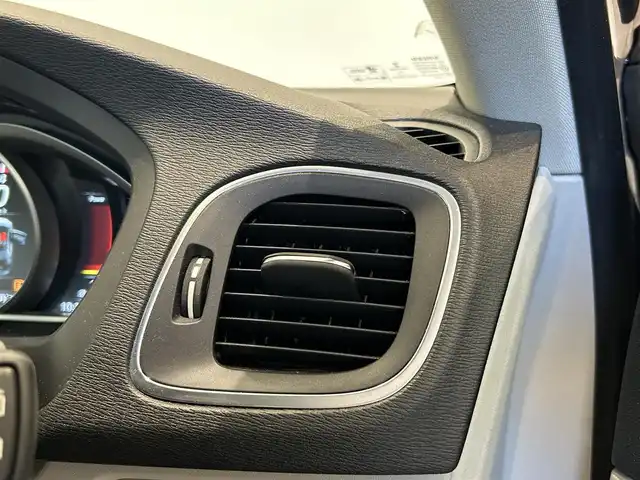 ボルボ Ｖ４０ T3 タックエディション 福岡県 2019(平31)年 3.5万km デニムブルーメタリック ナビ　/バックカメラ　/コーナーセンサー　/ＣＤ／ＤＶＤ　/ＡＣＣ　/ＢＳＭ　/レーンキープ　/衝突軽減Ｂ　/ハーフレザーシート　/シートヒーター　/スマートキー　/ＬＥＤヘッドライト　/純正１６インチＡＷ　/ＥＴＣ