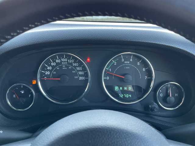 クライスラー・ジープ ジープ ラングラー アンリミテッド サハラ 道央・札幌 2012(平24)年 7.3万km ブラックフォレストグリーン ４WD/社外メモリーナビ/CD/DVD/BT/フルセグ/横滑り防止装置/クルーズコントロール/バックカメラ/サイドカメラ/ETC/トランスファレバー/ドライブレコーダー/革巻きステアリング/ステアリングリモコン/MTモード付AT/リモコンキー/ハロゲンヘッドライト/オートライト/フォグランプ/ヘッドライトレベライザー/ヒーテッドドアミラー/スペアキー/純正AW付冬タイヤ積込/265/65/R17/2019年/山8mm