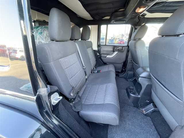 クライスラー・ジープ ジープ ラングラー アンリミテッド サハラ 道央・札幌 2012(平24)年 7.3万km ブラックフォレストグリーン ４WD/社外メモリーナビ/CD/DVD/BT/フルセグ/横滑り防止装置/クルーズコントロール/バックカメラ/サイドカメラ/ETC/トランスファレバー/ドライブレコーダー/革巻きステアリング/ステアリングリモコン/MTモード付AT/リモコンキー/ハロゲンヘッドライト/オートライト/フォグランプ/ヘッドライトレベライザー/ヒーテッドドアミラー/スペアキー/純正AW付冬タイヤ積込/265/65/R17/2019年/山8mm