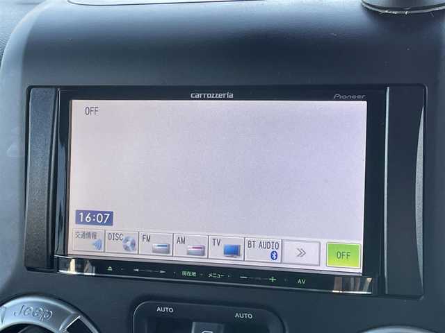 クライスラー・ジープ ジープ ラングラー アンリミテッド サハラ 道央・札幌 2012(平24)年 7.3万km ブラックフォレストグリーン ４WD/社外メモリーナビ/CD/DVD/BT/フルセグ/横滑り防止装置/クルーズコントロール/バックカメラ/サイドカメラ/ETC/トランスファレバー/ドライブレコーダー/革巻きステアリング/ステアリングリモコン/MTモード付AT/リモコンキー/ハロゲンヘッドライト/オートライト/フォグランプ/ヘッドライトレベライザー/ヒーテッドドアミラー/スペアキー/純正AW付冬タイヤ積込/265/65/R17/2019年/山8mm