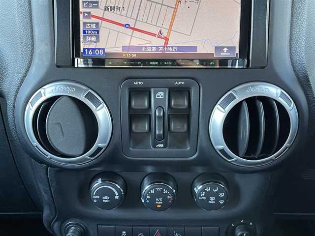 クライスラー・ジープ ジープ ラングラー アンリミテッド サハラ 道央・札幌 2012(平24)年 7.3万km ブラックフォレストグリーン ４WD/社外メモリーナビ/CD/DVD/BT/フルセグ/横滑り防止装置/クルーズコントロール/バックカメラ/サイドカメラ/ETC/トランスファレバー/ドライブレコーダー/革巻きステアリング/ステアリングリモコン/MTモード付AT/リモコンキー/ハロゲンヘッドライト/オートライト/フォグランプ/ヘッドライトレベライザー/ヒーテッドドアミラー/スペアキー/純正AW付冬タイヤ積込/265/65/R17/2019年/山8mm