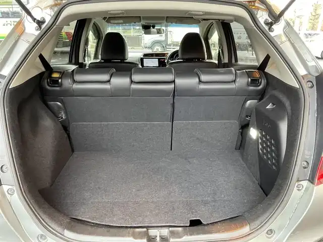 ホンダ フィット ハイブリット Lパッケージ 道央・札幌 2016(平28)年 8.4万km ティンテッドシルバーM (株)IDOMが運営する【じしゃロン札幌店】の自社ローン専用車両になりますこちらは現金またはオートローンご利用価格です。自社ローンご希望の方は別途その旨お申し付けください。・/４WD/純正8インチプレミアムインターナビ(VXM-165VFEi)/(AM/FM/ワンセグ/CD/DVD/Bluetooth/USB)/クルーズコントロール/ビルトインETC/純正フロアマット/プッシュスタート/保証書/取説