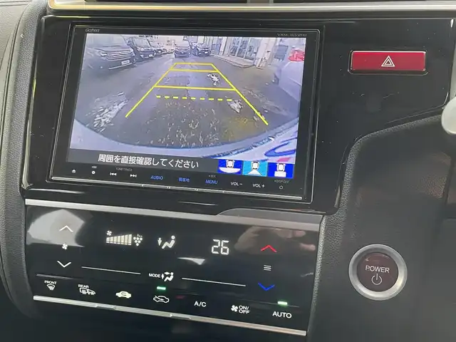 ホンダ フィット ハイブリット Lパッケージ 道央・札幌 2016(平28)年 8.4万km ティンテッドシルバーM (株)IDOMが運営する【じしゃロン札幌店】の自社ローン専用車両になりますこちらは現金またはオートローンご利用価格です。自社ローンご希望の方は別途その旨お申し付けください。・/４WD/純正8インチプレミアムインターナビ(VXM-165VFEi)/(AM/FM/ワンセグ/CD/DVD/Bluetooth/USB)/クルーズコントロール/ビルトインETC/純正フロアマット/プッシュスタート/保証書/取説