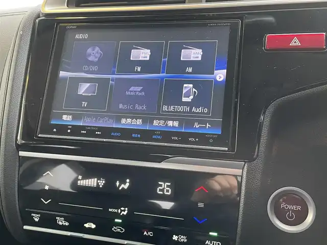 ホンダ フィット ハイブリット Lパッケージ 道央・札幌 2016(平28)年 8.4万km ティンテッドシルバーM (株)IDOMが運営する【じしゃロン札幌店】の自社ローン専用車両になりますこちらは現金またはオートローンご利用価格です。自社ローンご希望の方は別途その旨お申し付けください。・/４WD/純正8インチプレミアムインターナビ(VXM-165VFEi)/(AM/FM/ワンセグ/CD/DVD/Bluetooth/USB)/クルーズコントロール/ビルトインETC/純正フロアマット/プッシュスタート/保証書/取説