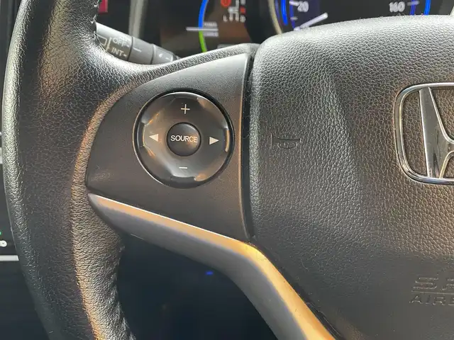 ホンダ フィット ハイブリット Lパッケージ 道央・札幌 2016(平28)年 8.4万km ティンテッドシルバーM (株)IDOMが運営する【じしゃロン札幌店】の自社ローン専用車両になりますこちらは現金またはオートローンご利用価格です。自社ローンご希望の方は別途その旨お申し付けください。・/４WD/純正8インチプレミアムインターナビ(VXM-165VFEi)/(AM/FM/ワンセグ/CD/DVD/Bluetooth/USB)/クルーズコントロール/ビルトインETC/純正フロアマット/プッシュスタート/保証書/取説