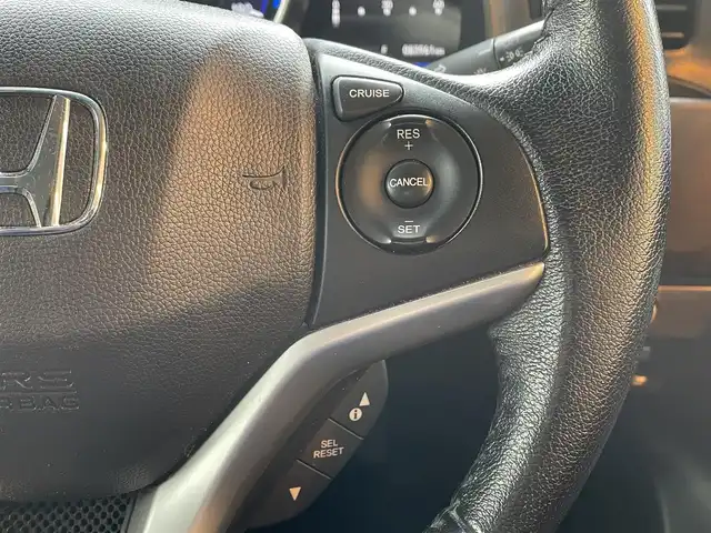 ホンダ フィット ハイブリット Lパッケージ 道央・札幌 2016(平28)年 8.4万km ティンテッドシルバーM (株)IDOMが運営する【じしゃロン札幌店】の自社ローン専用車両になりますこちらは現金またはオートローンご利用価格です。自社ローンご希望の方は別途その旨お申し付けください。・/４WD/純正8インチプレミアムインターナビ(VXM-165VFEi)/(AM/FM/ワンセグ/CD/DVD/Bluetooth/USB)/クルーズコントロール/ビルトインETC/純正フロアマット/プッシュスタート/保証書/取説