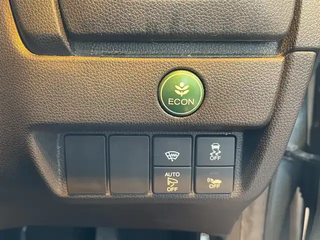 ホンダ フィット ハイブリット Lパッケージ 道央・札幌 2016(平28)年 8.4万km ティンテッドシルバーM (株)IDOMが運営する【じしゃロン札幌店】の自社ローン専用車両になりますこちらは現金またはオートローンご利用価格です。自社ローンご希望の方は別途その旨お申し付けください。・/４WD/純正8インチプレミアムインターナビ(VXM-165VFEi)/(AM/FM/ワンセグ/CD/DVD/Bluetooth/USB)/クルーズコントロール/ビルトインETC/純正フロアマット/プッシュスタート/保証書/取説