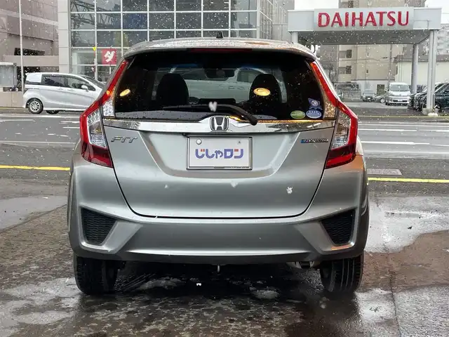 ホンダ フィット ハイブリット Lパッケージ 道央・札幌 2016(平28)年 8.4万km ティンテッドシルバーM (株)IDOMが運営する【じしゃロン札幌店】の自社ローン専用車両になりますこちらは現金またはオートローンご利用価格です。自社ローンご希望の方は別途その旨お申し付けください。・/４WD/純正8インチプレミアムインターナビ(VXM-165VFEi)/(AM/FM/ワンセグ/CD/DVD/Bluetooth/USB)/クルーズコントロール/ビルトインETC/純正フロアマット/プッシュスタート/保証書/取説