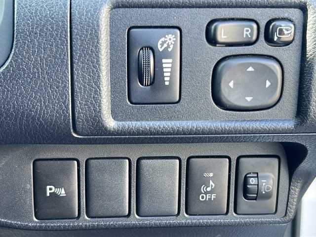 レクサス ＣＴ 200h 山口県 2015(平27)年 2.8万km ソニッククォーツ 禁煙車/ワンオーナー/スマートキー/プッシュスタート/ETC/純正HDDナビ/(DTV/BT/DVD/ラジオ)/バックカメラ/クリアランスソナー/左右分離型フルオートエアコン/シートヒーター/リモートタッチ/USB端子/純正アルミホイール/純正フロアマット/パドルシフト/SOSボタン/保証書/取扱説明書/記録簿