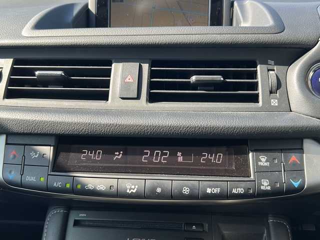 レクサス ＣＴ 200h 山口県 2015(平27)年 2.8万km ソニッククォーツ 禁煙車/ワンオーナー/スマートキー/プッシュスタート/ETC/純正HDDナビ/(DTV/BT/DVD/ラジオ)/バックカメラ/クリアランスソナー/左右分離型フルオートエアコン/シートヒーター/リモートタッチ/USB端子/純正アルミホイール/純正フロアマット/パドルシフト/SOSボタン/保証書/取扱説明書/記録簿