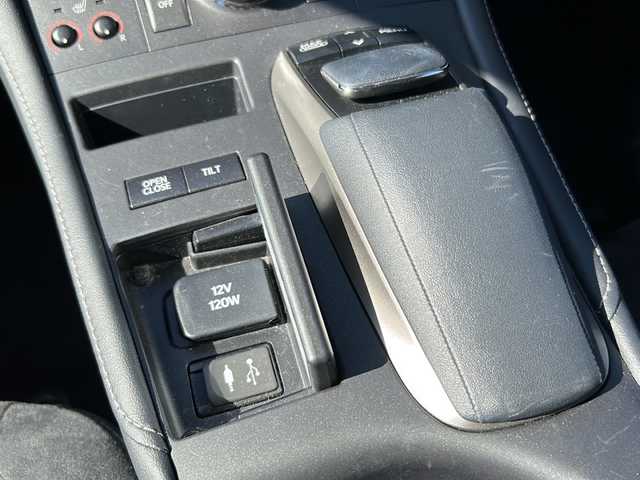 レクサス ＣＴ 200h 山口県 2015(平27)年 2.8万km ソニッククォーツ 禁煙車/ワンオーナー/スマートキー/プッシュスタート/ETC/純正HDDナビ/(DTV/BT/DVD/ラジオ)/バックカメラ/クリアランスソナー/左右分離型フルオートエアコン/シートヒーター/リモートタッチ/USB端子/純正アルミホイール/純正フロアマット/パドルシフト/SOSボタン/保証書/取扱説明書/記録簿