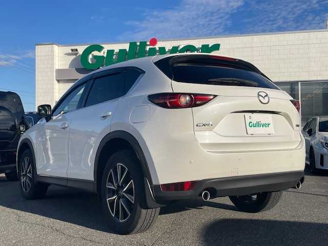 マツダ ＣＸ－５ XD Lパッケージ 三重県 2017(平29)年 13.5万km スノーフレイクホワイトパールマイカ メーカーオプション/・地デジTV/CD/DVD/アドバンスドスマートシティブレーキサポート/後退時スマートシティブレーキサポート/誤発進抑制制御/スマートブレーキサポート/レーダークルーズコントロール/ブラインドスポットモニタリング/車線逸脱警報システム/レーンキープアシストシステム/リアパーキングセンサー/ドライバーアテンションアラート/純正SDナビ/フルセグTV/【CD/DVD/Bluetooth/USB/AUX】/サイド/バックカメラ/ETC/ドライブレコーダー/ヘッドアップディスプレイ/パワーバックドア/レザーシート/全席シートヒーター/D/N席パワーシート/オートライト/アダプティブLEDヘッドランプ/シグネチャーLEDランプ/フロントフォグランプ/225/55R19インチ純正AW/プッシュスタート/スマートキー/スペアキー/純正フロアマット
