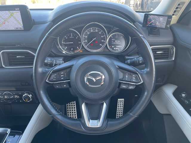 マツダ ＣＸ－５ XD Lパッケージ 三重県 2017(平29)年 13.5万km スノーフレイクホワイトパールマイカ メーカーオプション/・地デジTV/CD/DVD/アドバンスドスマートシティブレーキサポート/後退時スマートシティブレーキサポート/誤発進抑制制御/スマートブレーキサポート/レーダークルーズコントロール/ブラインドスポットモニタリング/車線逸脱警報システム/レーンキープアシストシステム/リアパーキングセンサー/ドライバーアテンションアラート/純正SDナビ/フルセグTV/【CD/DVD/Bluetooth/USB/AUX】/サイド/バックカメラ/ETC/ドライブレコーダー/ヘッドアップディスプレイ/パワーバックドア/レザーシート/全席シートヒーター/D/N席パワーシート/オートライト/アダプティブLEDヘッドランプ/シグネチャーLEDランプ/フロントフォグランプ/225/55R19インチ純正AW/プッシュスタート/スマートキー/スペアキー/純正フロアマット