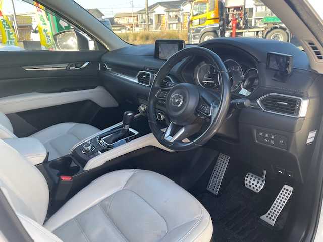 マツダ ＣＸ－５ XD Lパッケージ 三重県 2017(平29)年 13.5万km スノーフレイクホワイトパールマイカ メーカーオプション/・地デジTV/CD/DVD/アドバンスドスマートシティブレーキサポート/後退時スマートシティブレーキサポート/誤発進抑制制御/スマートブレーキサポート/レーダークルーズコントロール/ブラインドスポットモニタリング/車線逸脱警報システム/レーンキープアシストシステム/リアパーキングセンサー/ドライバーアテンションアラート/純正SDナビ/フルセグTV/【CD/DVD/Bluetooth/USB/AUX】/サイド/バックカメラ/ETC/ドライブレコーダー/ヘッドアップディスプレイ/パワーバックドア/レザーシート/全席シートヒーター/D/N席パワーシート/オートライト/アダプティブLEDヘッドランプ/シグネチャーLEDランプ/フロントフォグランプ/225/55R19インチ純正AW/プッシュスタート/スマートキー/スペアキー/純正フロアマット