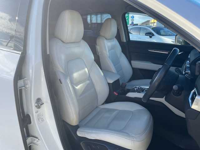 マツダ ＣＸ－５ XD Lパッケージ 三重県 2017(平29)年 13.5万km スノーフレイクホワイトパールマイカ メーカーオプション/・地デジTV/CD/DVD/アドバンスドスマートシティブレーキサポート/後退時スマートシティブレーキサポート/誤発進抑制制御/スマートブレーキサポート/レーダークルーズコントロール/ブラインドスポットモニタリング/車線逸脱警報システム/レーンキープアシストシステム/リアパーキングセンサー/ドライバーアテンションアラート/純正SDナビ/フルセグTV/【CD/DVD/Bluetooth/USB/AUX】/サイド/バックカメラ/ETC/ドライブレコーダー/ヘッドアップディスプレイ/パワーバックドア/レザーシート/全席シートヒーター/D/N席パワーシート/オートライト/アダプティブLEDヘッドランプ/シグネチャーLEDランプ/フロントフォグランプ/225/55R19インチ純正AW/プッシュスタート/スマートキー/スペアキー/純正フロアマット
