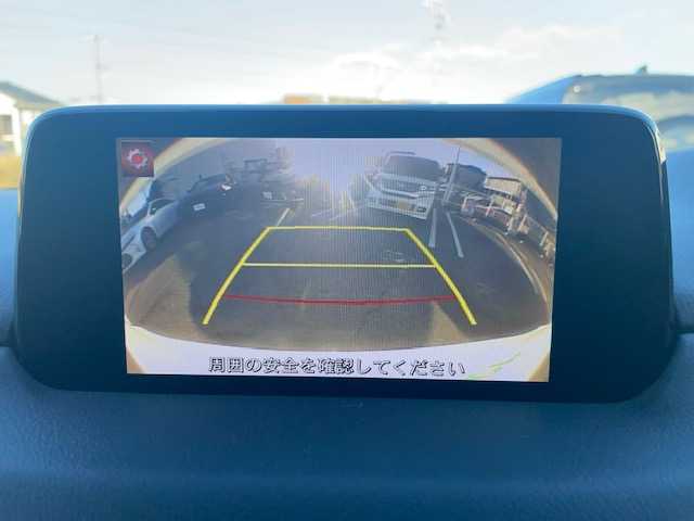 マツダ ＣＸ－５ XD Lパッケージ 三重県 2017(平29)年 13.5万km スノーフレイクホワイトパールマイカ メーカーオプション/・地デジTV/CD/DVD/アドバンスドスマートシティブレーキサポート/後退時スマートシティブレーキサポート/誤発進抑制制御/スマートブレーキサポート/レーダークルーズコントロール/ブラインドスポットモニタリング/車線逸脱警報システム/レーンキープアシストシステム/リアパーキングセンサー/ドライバーアテンションアラート/純正SDナビ/フルセグTV/【CD/DVD/Bluetooth/USB/AUX】/サイド/バックカメラ/ETC/ドライブレコーダー/ヘッドアップディスプレイ/パワーバックドア/レザーシート/全席シートヒーター/D/N席パワーシート/オートライト/アダプティブLEDヘッドランプ/シグネチャーLEDランプ/フロントフォグランプ/225/55R19インチ純正AW/プッシュスタート/スマートキー/スペアキー/純正フロアマット