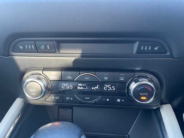 マツダ ＣＸ－５ XD Lパッケージ 三重県 2017(平29)年 13.5万km スノーフレイクホワイトパールマイカ メーカーオプション/・地デジTV/CD/DVD/アドバンスドスマートシティブレーキサポート/後退時スマートシティブレーキサポート/誤発進抑制制御/スマートブレーキサポート/レーダークルーズコントロール/ブラインドスポットモニタリング/車線逸脱警報システム/レーンキープアシストシステム/リアパーキングセンサー/ドライバーアテンションアラート/純正SDナビ/フルセグTV/【CD/DVD/Bluetooth/USB/AUX】/サイド/バックカメラ/ETC/ドライブレコーダー/ヘッドアップディスプレイ/パワーバックドア/レザーシート/全席シートヒーター/D/N席パワーシート/オートライト/アダプティブLEDヘッドランプ/シグネチャーLEDランプ/フロントフォグランプ/225/55R19インチ純正AW/プッシュスタート/スマートキー/スペアキー/純正フロアマット