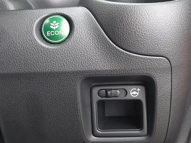 ホンダ Ｎ ＢＯＸ スラッシュ G Lインテリアカラーパッケージ 東京都 2016(平28)年 5.3万km クリスタルブラックパール ダイナースタイル/あんしんパッケージ/・シティブレーキアクティブシステム/・サイドエアバッグ/・カーテンエアバッグ/モード切替ステアリング/プッシュスタート/純正ナビ/フルセグTV/バックカメラ/ETC/ドライブレコーダー/赤革シート/ベンチシート/HIDヘッドライト/オートライト/ドアバイザー/スマートキー