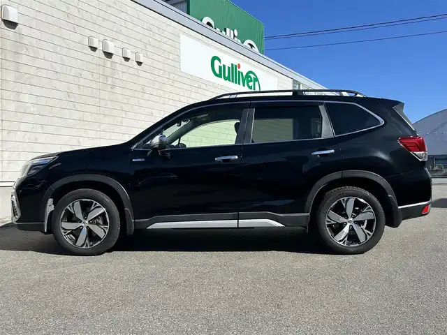 スバル フォレスター ハイブリッド アドバンス 山形県 2018(平30)年 8万km クリスタルブラックシリカ 禁煙車/4WD/純正SDナビ/・TV/AM/FM/DVD/Bluetooth/全車速追従機能クルーズコントロール/アクティブレーンキープアシスト/プリクラッシュブレーキ/先行車発進お知らせ/AT誤発進抑制制御/車線逸脱警報/横滑り防止装置/LEDヘッドライト/オートライト/フロントフォグランプ/ドライブレコーダー/電動パーキングブレーキ/ハーフレザーシート/パワーシート（D/N席）/シートヒーター（D/N席）/純正フロアマット/純正ドアバイザー/ETC