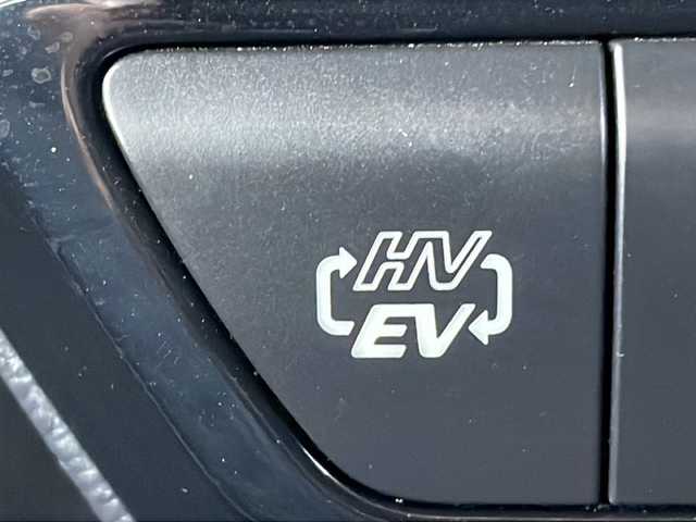 トヨタ プリウス ＰＨＶ A ユーティリティプラス 茨城県 2018(平30)年 1.9万km シルバーM 純正SDナビ/(Bluetooth/USB/バックカメラ/フルセグTV)/トヨタセーフティセンス/　プリクラッシュブレーキ/　レーンアシスト/　オートマチックハイビーム/アダプティブクルーズコントロール/パーキングアシスト/シートヒーター/ETC2.0/横滑り防止装置/コーナーセンサー/LEDオートライト/アイドリングストップ/スマートキー/プッシュスタート/冷房AAC/ドライブレコーダー/純正フロアマット/15インチ純正アルミホイール