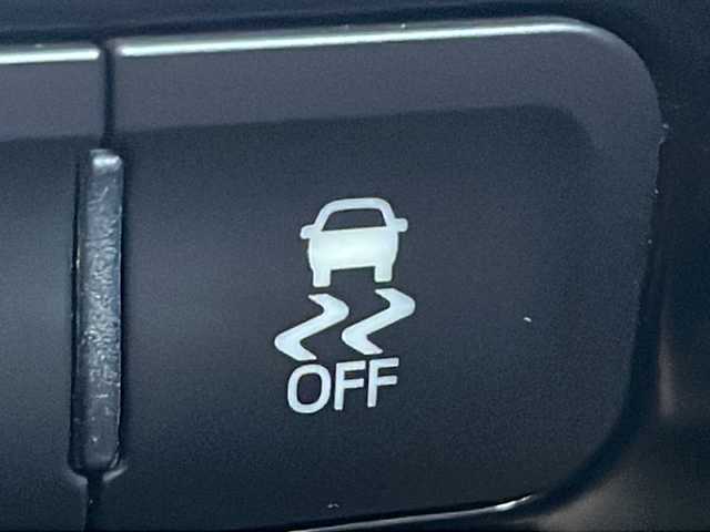 トヨタ プリウス ＰＨＶ A ユーティリティプラス 茨城県 2018(平30)年 1.9万km シルバーM 純正SDナビ/(Bluetooth/USB/バックカメラ/フルセグTV)/トヨタセーフティセンス/　プリクラッシュブレーキ/　レーンアシスト/　オートマチックハイビーム/アダプティブクルーズコントロール/パーキングアシスト/シートヒーター/ETC2.0/横滑り防止装置/コーナーセンサー/LEDオートライト/アイドリングストップ/スマートキー/プッシュスタート/冷房AAC/ドライブレコーダー/純正フロアマット/15インチ純正アルミホイール