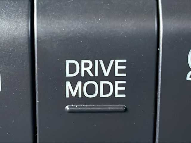 トヨタ プリウス ＰＨＶ A ユーティリティプラス 茨城県 2018(平30)年 1.9万km シルバーM 純正SDナビ/(Bluetooth/USB/バックカメラ/フルセグTV)/トヨタセーフティセンス/　プリクラッシュブレーキ/　レーンアシスト/　オートマチックハイビーム/アダプティブクルーズコントロール/パーキングアシスト/シートヒーター/ETC2.0/横滑り防止装置/コーナーセンサー/LEDオートライト/アイドリングストップ/スマートキー/プッシュスタート/冷房AAC/ドライブレコーダー/純正フロアマット/15インチ純正アルミホイール