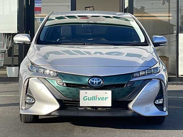 トヨタ プリウス ＰＨＶ A ユーティリティプラス 茨城県 2018(平30)年 1.9万km シルバーM 純正SDナビ/(Bluetooth/USB/バックカメラ/フルセグTV)/トヨタセーフティセンス/　プリクラッシュブレーキ/　レーンアシスト/　オートマチックハイビーム/アダプティブクルーズコントロール/パーキングアシスト/シートヒーター/ETC2.0/横滑り防止装置/コーナーセンサー/LEDオートライト/アイドリングストップ/スマートキー/プッシュスタート/冷房AAC/ドライブレコーダー/純正フロアマット/15インチ純正アルミホイール