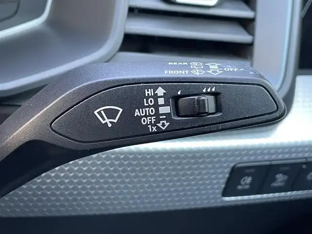 アウディ Ａ１ SB 25TFSI Sライン 静岡県 2021(令3)年 2.5万km ミトスブラックメタリック コンビニエンスパッケージ/・アドバンストキー/・リヤビューカメラ/・アウディパーキングシステム/・デラックスオートマチックエアコンディショナー/・シートヒーター/MMIナビ/(Bluetooth/USB/フルセグ/AM/FM)/ACC/ブラインドスポットモニター/バックカメラ/LEDライト/ETC2.0/純正17インチアルミホイール/ドライブレコーダー/純正フロアマット/取扱説明書