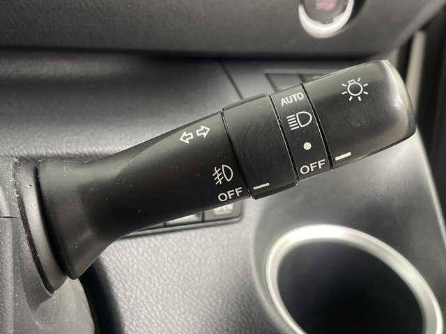 トヨタ シエンタ G クエロ 埼玉県 2018(平30)年 2.8万km ホワイトパールクリスタルシャイン 純正ナビ/　(Bluetooth/CD/DVD/FM/AM)/フルセグテレビ/バックカメラ/ビルトインETC/前方ドライブレコーダー/両側パワースライドドア/ハーフレザーシート/衝突被害軽減ブレーキ/車線逸脱警報/クリアランスソナー/オートハイビーム/オートLEDライト/フォグランプ/プッシュスタート/アイドリングストップ/社外15インチアルミホイール