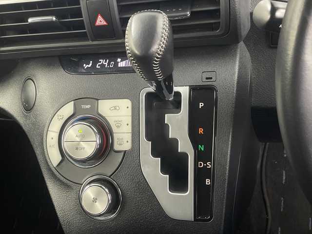 トヨタ シエンタ G クエロ 埼玉県 2018(平30)年 2.8万km ホワイトパールクリスタルシャイン 純正ナビ/　(Bluetooth/CD/DVD/FM/AM)/フルセグテレビ/バックカメラ/ビルトインETC/前方ドライブレコーダー/両側パワースライドドア/ハーフレザーシート/衝突被害軽減ブレーキ/車線逸脱警報/クリアランスソナー/オートハイビーム/オートLEDライト/フォグランプ/プッシュスタート/アイドリングストップ/社外15インチアルミホイール