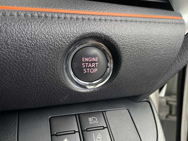 トヨタ シエンタ G クエロ 埼玉県 2018(平30)年 2.8万km ホワイトパールクリスタルシャイン 純正ナビ/　(Bluetooth/CD/DVD/FM/AM)/フルセグテレビ/バックカメラ/ビルトインETC/前方ドライブレコーダー/両側パワースライドドア/ハーフレザーシート/衝突被害軽減ブレーキ/車線逸脱警報/クリアランスソナー/オートハイビーム/オートLEDライト/フォグランプ/プッシュスタート/アイドリングストップ/社外15インチアルミホイール