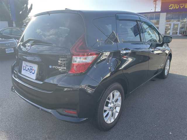 日産 ノート e－パワー メダリスト 和歌山県 2016(平28)年 8.6万km スーパーブラック (株)IDOMが運営する【じしゃロン和歌山店】の自社ローン専用車両になります。こちらは現金またはオートローンご利用時の価格です。自社ローンご希望の方は別途その旨お申付け下さい/アラウンドビューモニター/インテリジェントルームミラー/エマージェンシーブレーキ/前後ソナー/レーンアシスト/踏み間違い衝突防止支援/横滑り防止装置/純正ナビ/（CD/DVD/フルセグ/SD/USB/Bluetooth）/ステアリングリモコン/ドライブレコーダー/ETC/オートエアコン/オートライト/LEDヘッドライト/フォグランプ/スペアキー有り/エンジンスターター/サマータイヤ積込有り