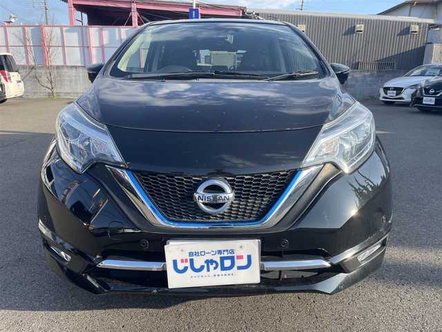 日産 ノート e－パワー メダリスト 和歌山県 2016(平28)年 8.6万km スーパーブラック (株)IDOMが運営する【じしゃロン和歌山店】の自社ローン専用車両になります。こちらは現金またはオートローンご利用時の価格です。自社ローンご希望の方は別途その旨お申付け下さい/アラウンドビューモニター/インテリジェントルームミラー/エマージェンシーブレーキ/前後ソナー/レーンアシスト/踏み間違い衝突防止支援/横滑り防止装置/純正ナビ/（CD/DVD/フルセグ/SD/USB/Bluetooth）/ステアリングリモコン/ドライブレコーダー/ETC/オートエアコン/オートライト/LEDヘッドライト/フォグランプ/スペアキー有り/エンジンスターター/サマータイヤ積込有り